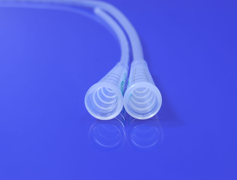 昏迷患者怎么使用一次性導(dǎo)尿管？（中）