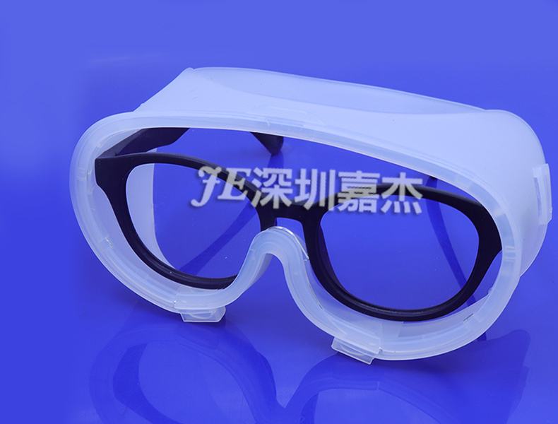 防止飛沫傳播，護目鏡是必不可少的